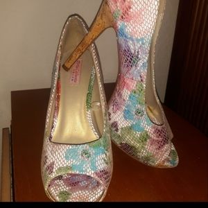 TORTA CALIENTE STILETTO HEELS SZ 8.5